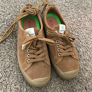 Cariuma OCA Low All Camel Suede Womens Size 10